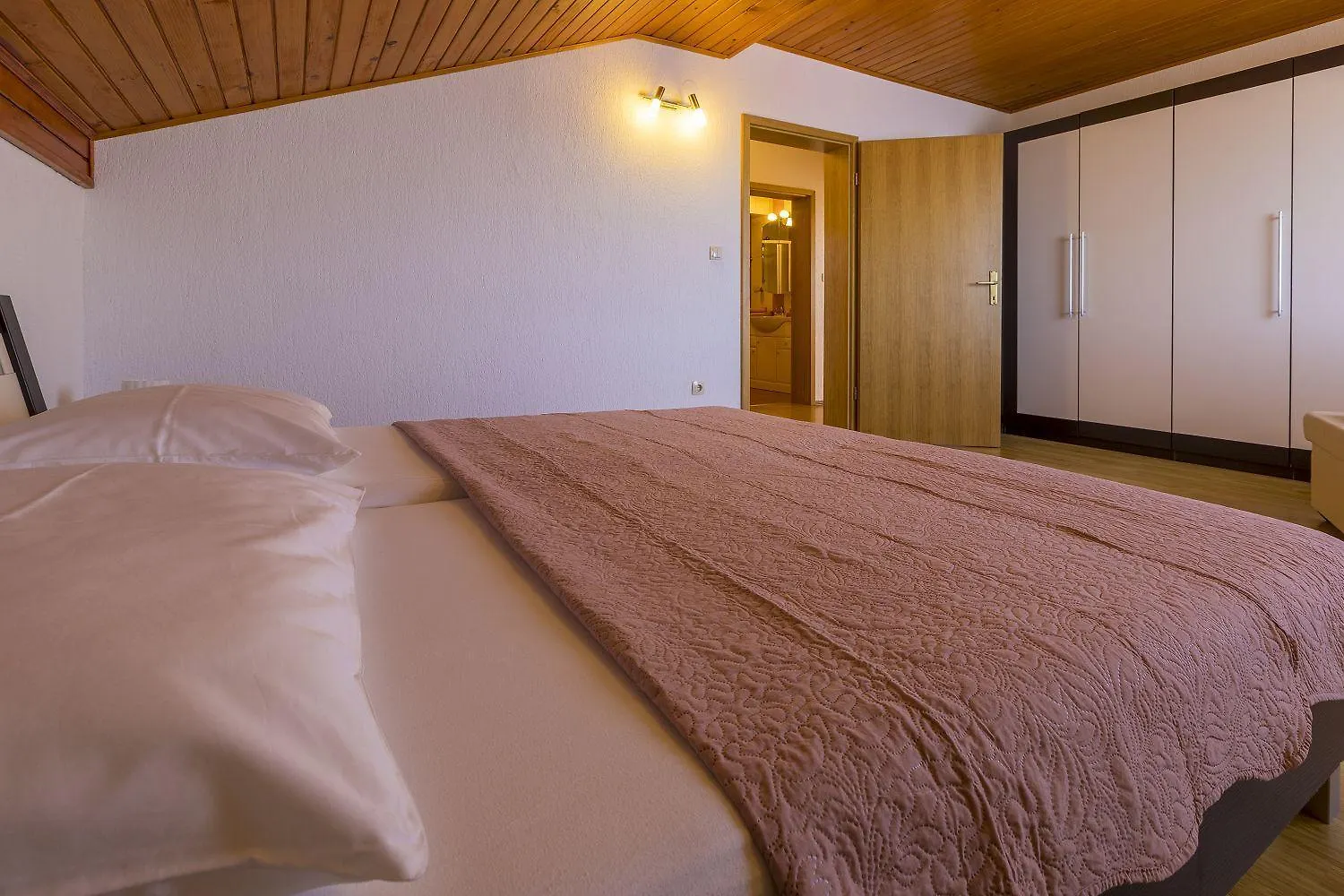 Mediterranes Apartment Nur 470 Meter Zum Strand Mit Meerblick, Babybett, Grill Povile