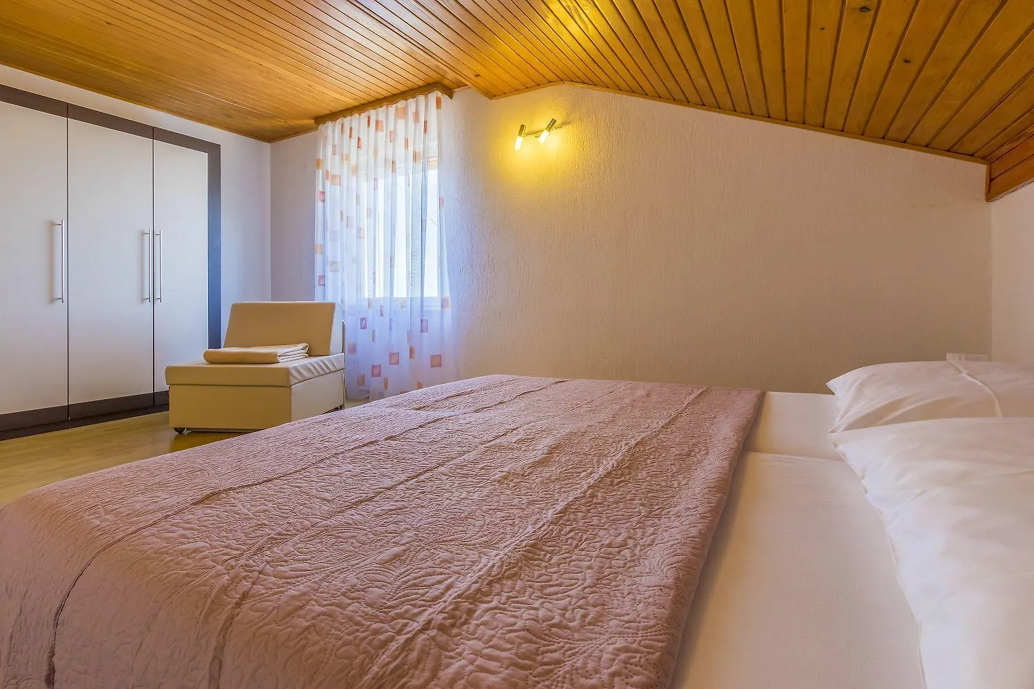 Mediterranes Apartment Nur 470 Meter Zum Strand Mit Meerblick, Babybett, Grill Povile Kroatien
