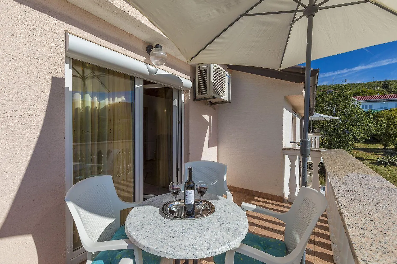 Mediterranes Apartment Nur 470 Meter Zum Strand Mit Meerblick, Babybett, Grill Povile