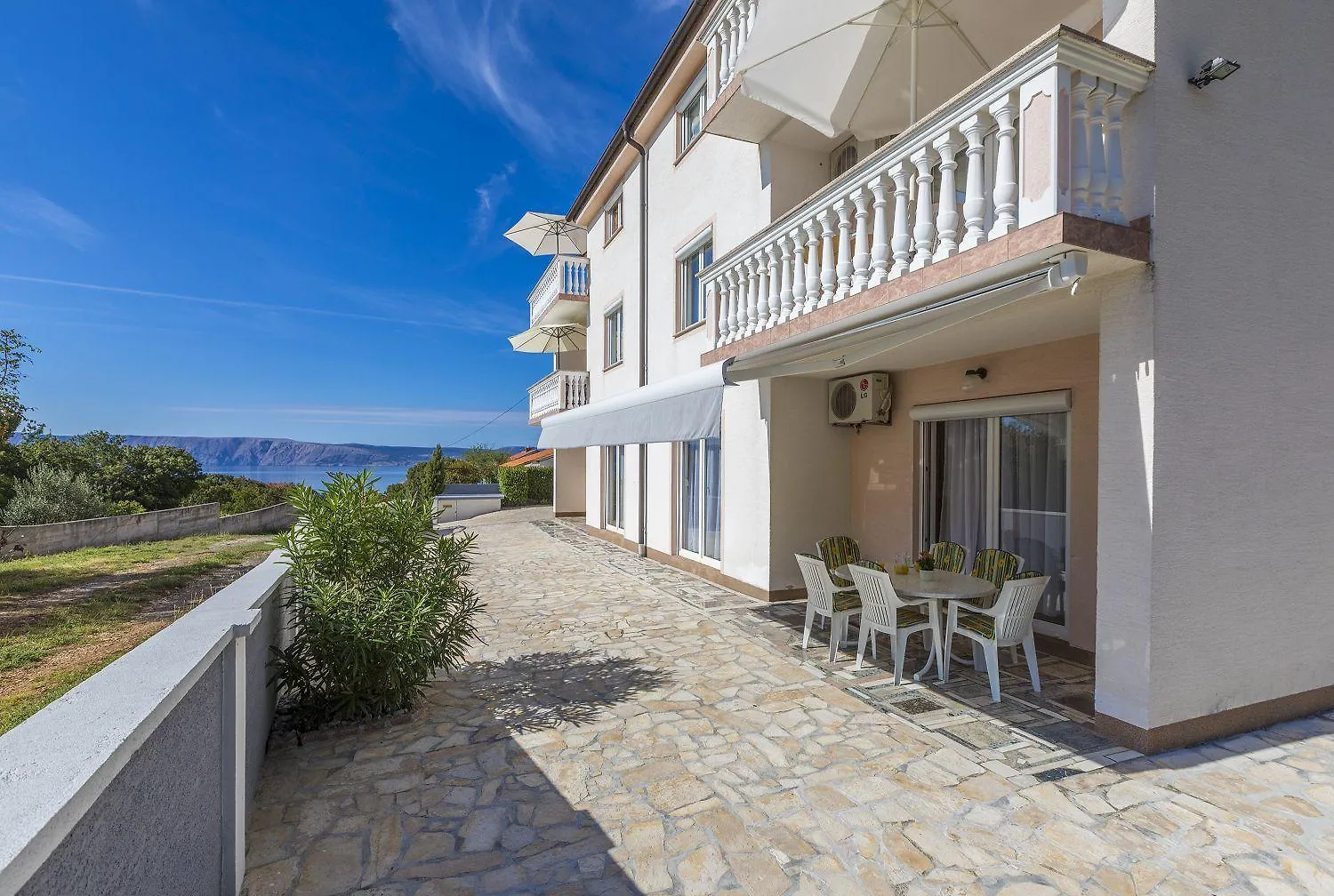 Mediterranes Apartment Nur 470 Meter Zum Strand Mit Meerblick, Babybett, Grill Povile Kroatien